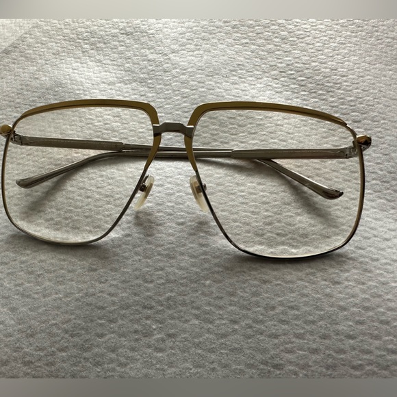 Yellow Gucci - Picture 1 of 4